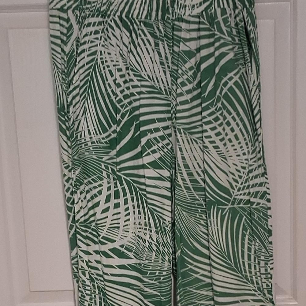Panama Jack Wide Leg Green and White Leaf Print Pants
